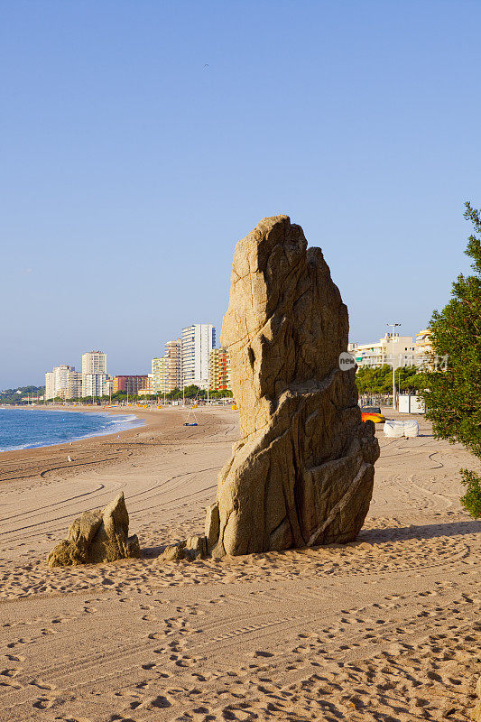 Platja D'Aro在海滩上岩石